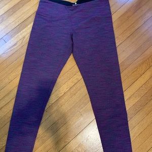 Women purple leggings, size Large.